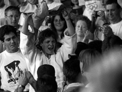 Miriam Blasco celebra su oro alzando la bandera española entre lágrimas, el 31 de julio de 1992.