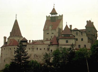 Vista del castillo Bran, propiedad del legendario Drácula.