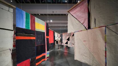Els tapissos de Teresa Lanceta mostren el Raval de l’artista.
