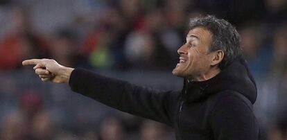 Luis Enrique da instrucciones durante el duelo ante el Celta.