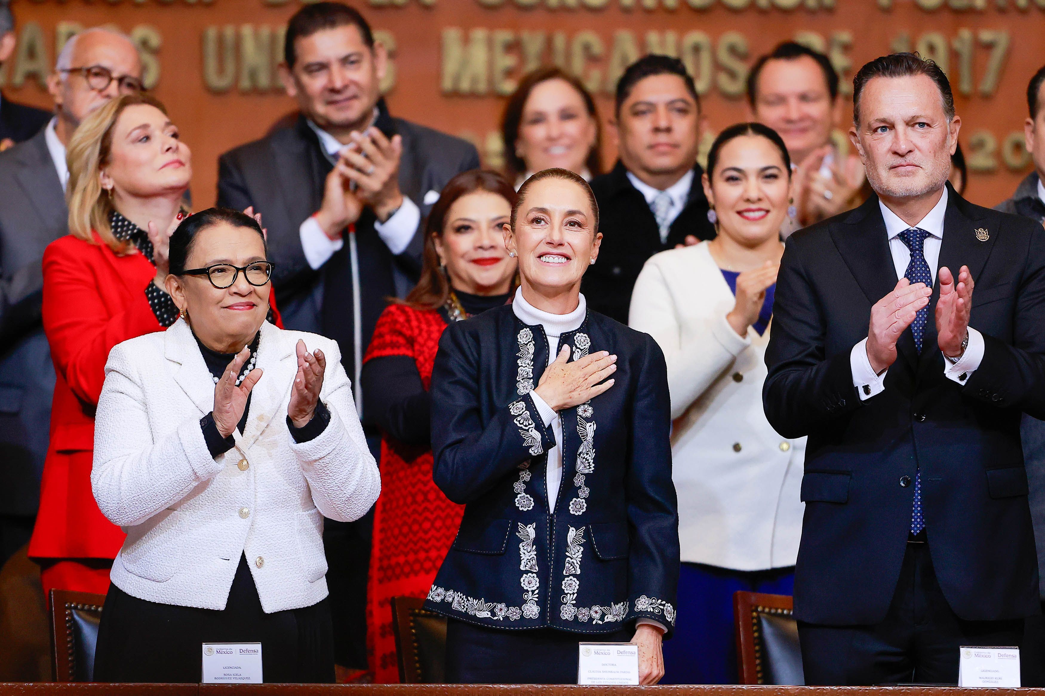 Sheinbaum apela a la soberanía en el aniversario de la Constitución: “México no se arrodilla ni se vende”