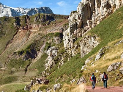 Ten easy mountain trails to enjoy in Spain