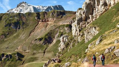 Ten easy mountain trails to enjoy in Spain