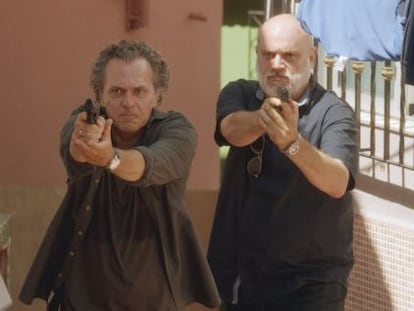 Los actores José Coronado y Juanma Lara, en 'El Príncipe'.