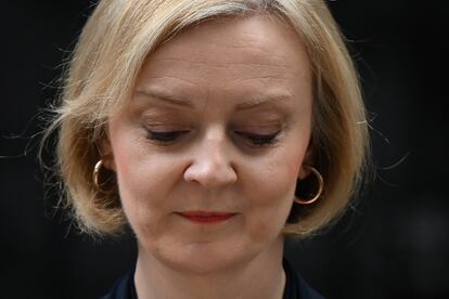 Liz Truss, este jueves, durante la comparecencia ante el 10 de Downing Street, en la que anunció su dimisión.