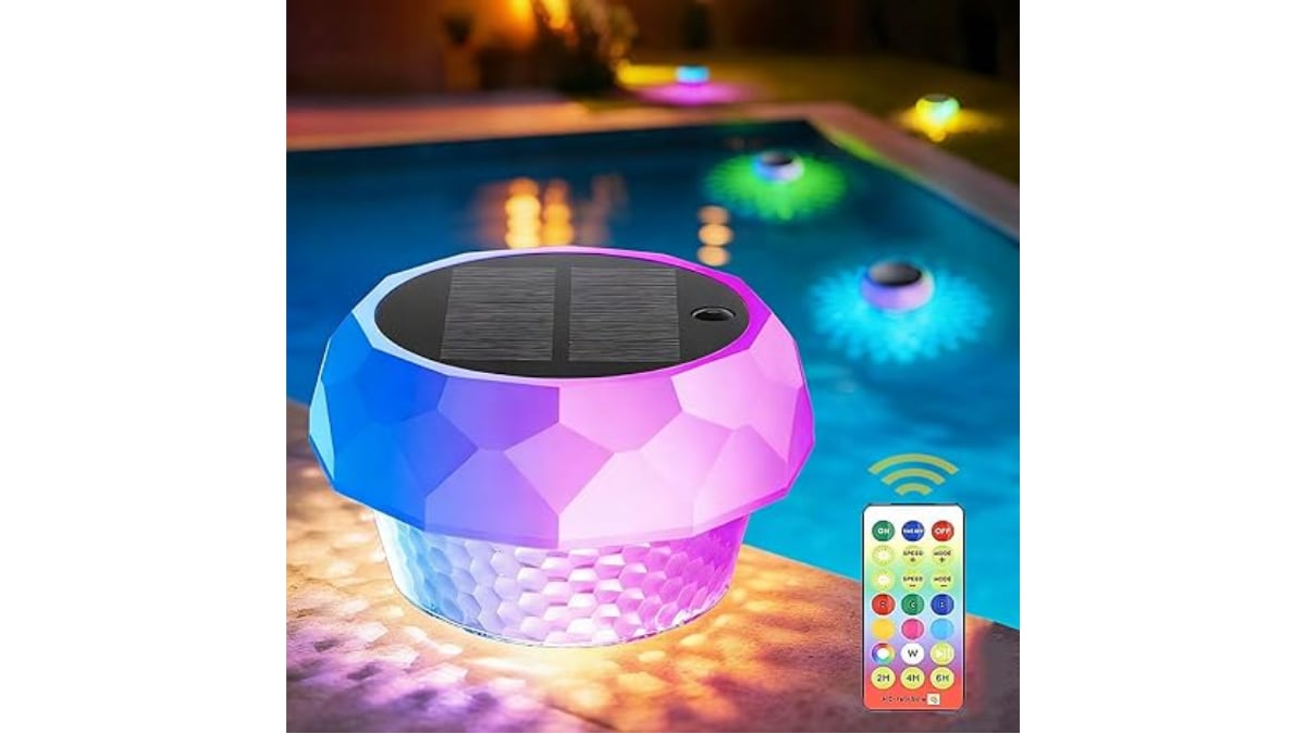 The color and intensity of the light can be adjusted with the remote control.