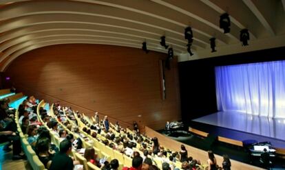 El público asistente al concierto de los alumnos del Centro de Perfeccionamiento Artístico Plácido Domingo, ayer en el Palau