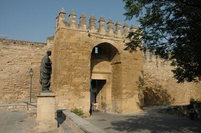 Puerta de Almodóvar.