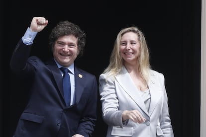 Javier Milei y su hermana Karina Milei en El Salvador