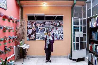 Retrato a Yanette Bautista, mujer que lidera la Ley de Mujeres Buscadoras de Desaparecidos. Ella lleva 37 años buscando a su familiar Nidia Erika Bautista. Bogotá, 03 de agosto 2023.