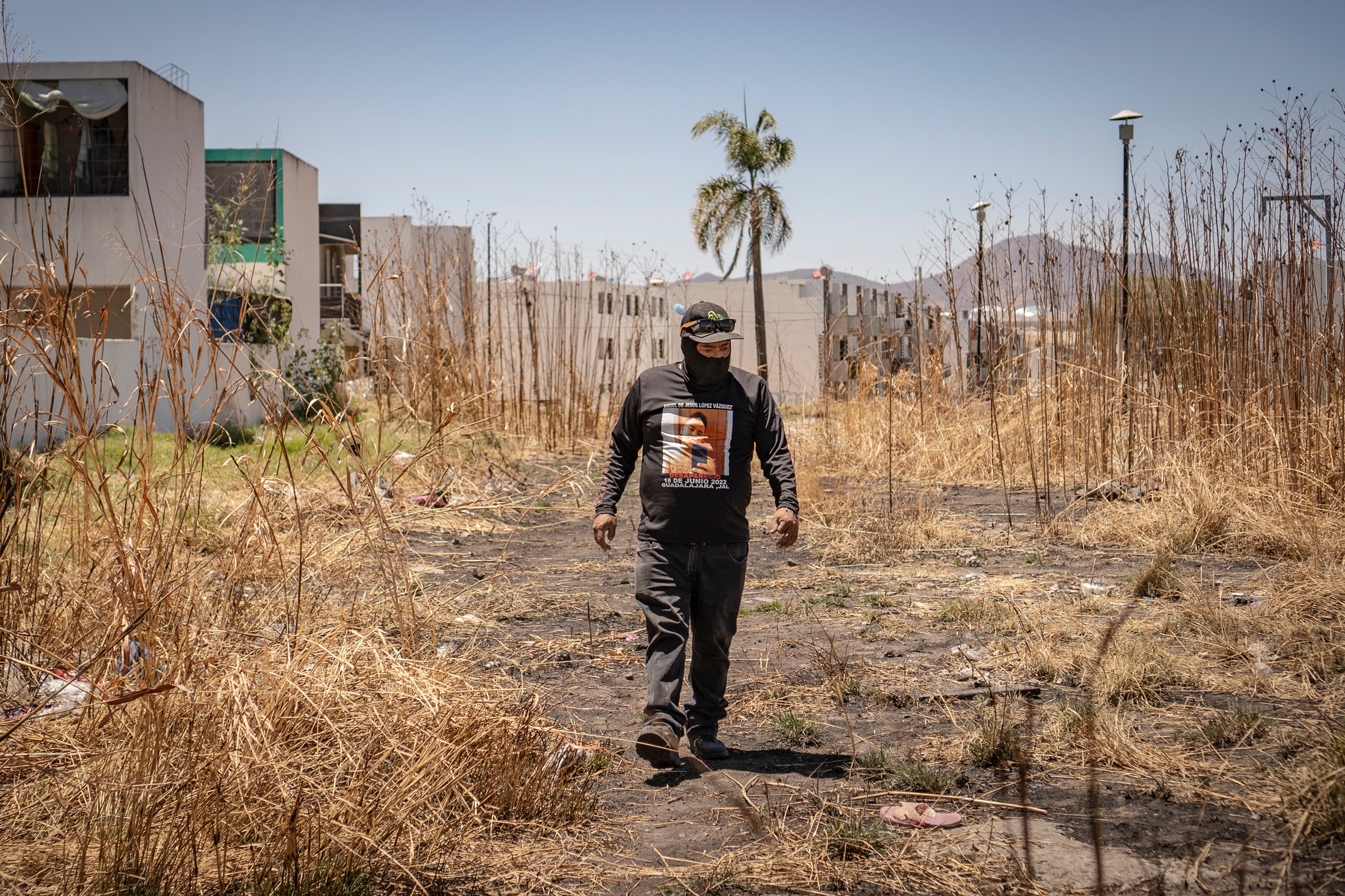 Familiares de desaparecidos participan en una jornada, en Jalisco, el 6 de abril de 2025. 