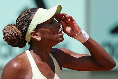 La tricampeona de Wimbledon y actual poseedora del título, Venus Williams, llega con el cartel de víctima a esta edición tras su estrepitosos fracasos de esta temporada en el Open de Australia y en Roland Garros. Su primera rival será la norteamericana Bethanie Mattek.