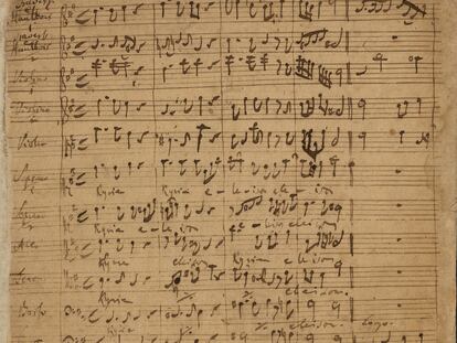 Comienzo del manuscrito autógrafo de los cinco primeros compases del 'Kyrie' inicial de la 'Misa en Si menor' de Bach.