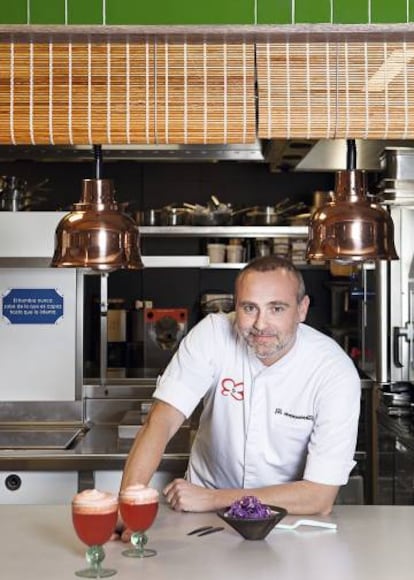 Rodrigo De la Calle, en la cocina de su restaurante El Invernadero.