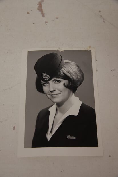 Retrato de Elizabeth Evans, azafata de British Airways entre 1970 y 1998.