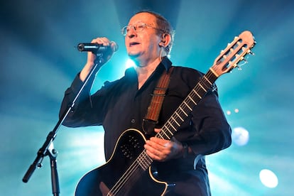 El cantante bereber Idir en un concierto en 2007.