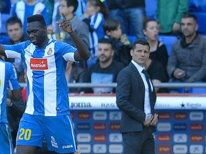 Caicedo i Diop celebren el gol amb Galca.