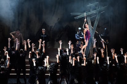 Una escena del ballet 'Notre Dame de Paris', estrenado en la Ópera de Roma la semana pasada.