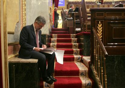 Manuel Marín en el pleno del Congreso de los Diputados, en el que se celebra la última de las tres sesiones dedicadas al Proyecto de Ley de Presupuestos Generales del Estado para 2006, en 2005.