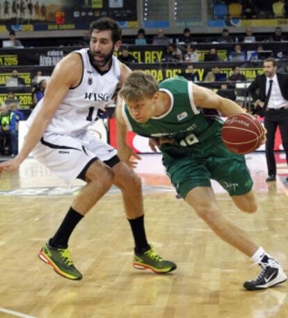 Kuzminskas sortea la marca de Mumbrú.