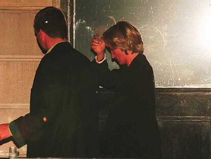 Lady Di con su guardaespaldas