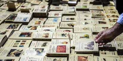 Vista de varios libros expuestos a la venta.