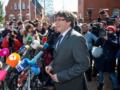 Carles Puigdemont a su salida de la prisión de Neumunster, en Alemania, el pasado 6 de abril.