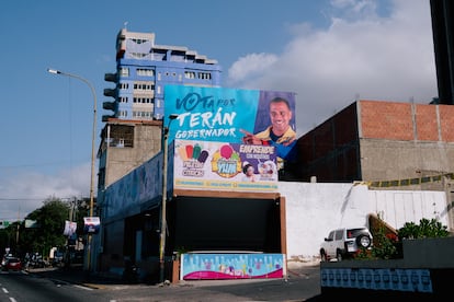 Valla publicitaria del candidato oficialista José Alejandro Terán, en La Guaira, Venezuela, el 14 de noviembre.