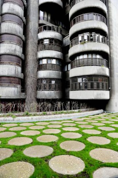 Torres Blancas (Alfredo Arias), inspirado en los trabajos de Le Corbusier y un icono de la arquitectura madrileña del siglo XX.