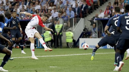Ivan Perisic marca el primer gol de Croacia.