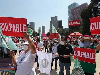 Movilización contra el Gobierno de López Obrador, en Ciudad de México, este domingo.