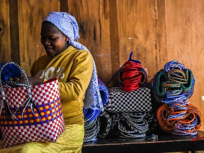 La mayor parte de miembros de esta comunidad gana dinero fabricando cestas, para ellos es imposible emprender.