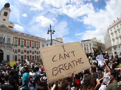 Manifestantes en la Puerta del Sol durante la concentración contra el racismo, tras la muerte de George Floyd.