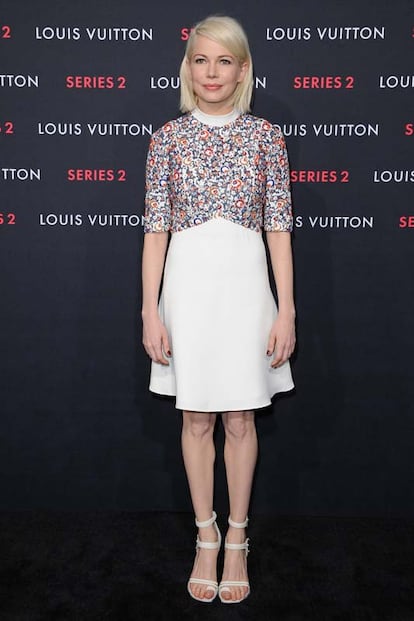 Hacía mucho que no veíamos a Michelle Williams. Nos gusta mucho su look firmado por Louis Vuitton.