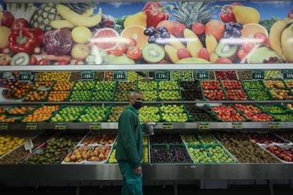 Varios negocios han crecido hasta montar cadenas con decenas de tiendas. En la imagen, uno de los locales de Frutas Azahara, en Griñón (Madrid).