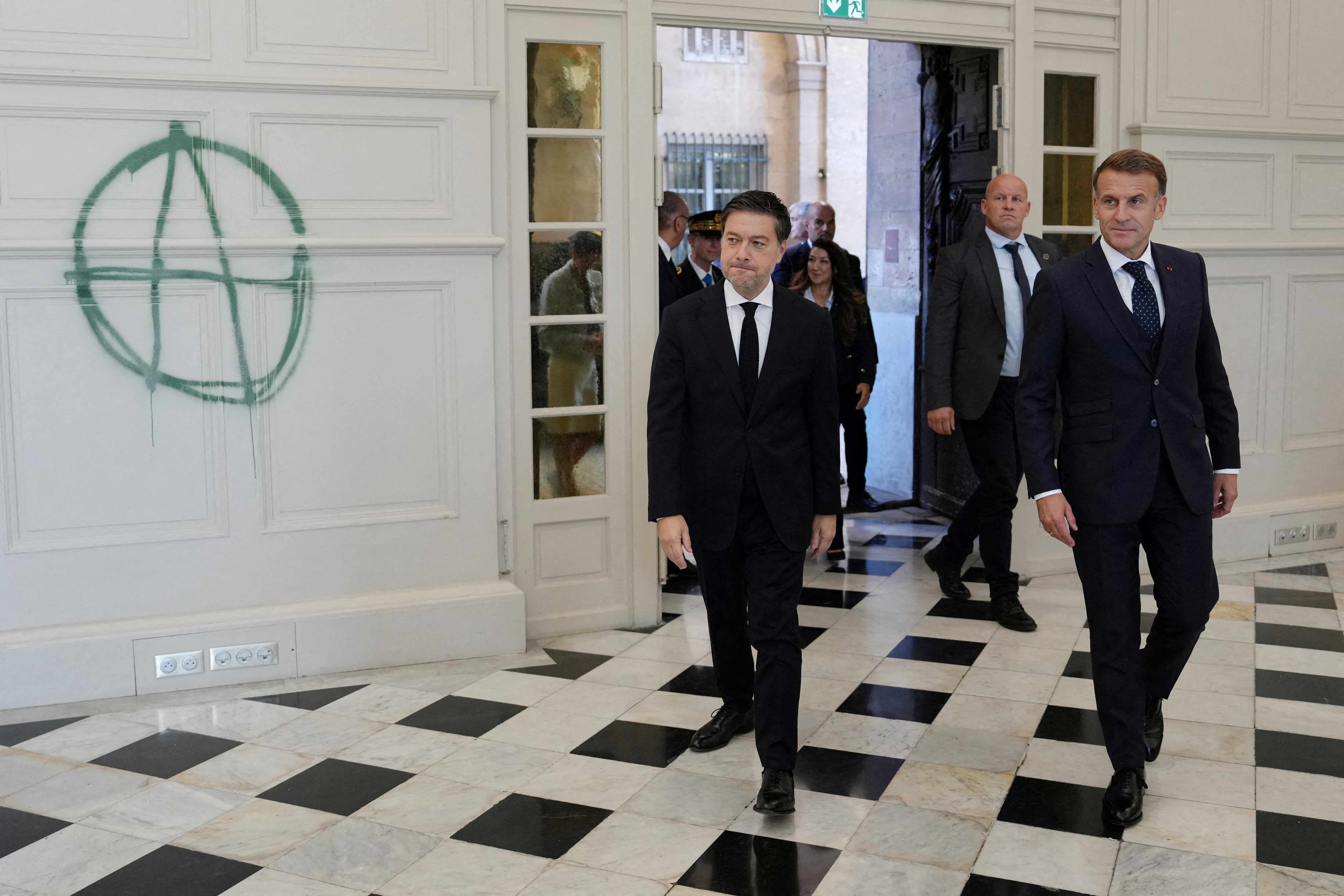 Macrón admite que la tensión en la calle no desaparecerá pero evita declarar el estado de emergencia en Francia