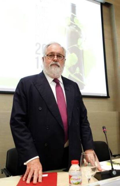 El ministro de Agricultura, Alimentación y Medio Ambiente, Miguel Arias Cañete, durante la clausura la Asamblea General de la Federación Española del Vino hoy en Madrid.