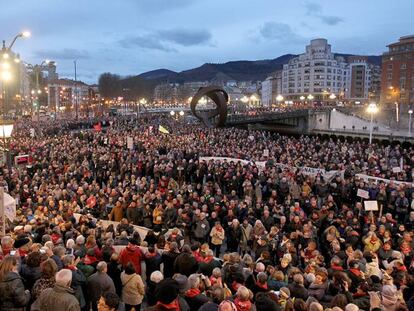 Miles de pensionistas han vuelto a reivindicar una pensiones de 1.080 euros en Bilbao.