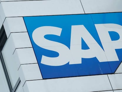 Logo de SAP en la sede central de la compañía en Walldorf (Alemania).