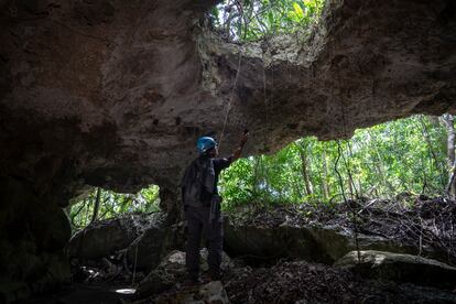 cueva Garra de Jaguar, cerca de Playa del Carmen, Quintana Roo, por el que pretende pasar el tramo 5 del Tren Maya