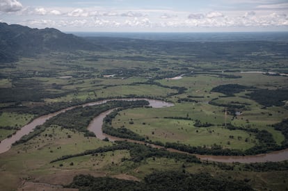 Vista aérea cerca de Florencia, una de las puertas de entrada a la Amazonía, en Caquetá, Colombia, el pasado 22 de abril. 