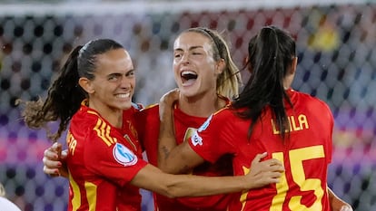 FOTODELDÍA ZÚRICH (SUIZA), 23/07/2025.- Jugadoras de España celebran este miércoles, al final del partido por la semifinal de la Eurocopa Femenina 2025 entra las selecciones de Alemania y España en el estadio Letzigrund de Zúrich (Suiza). EFE/ Ana Escobar