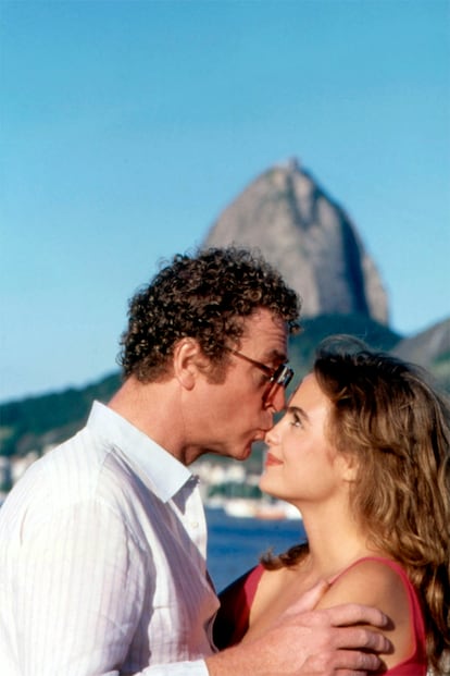  

	Vacaciones de verano
	
	Michael Caine, Michelle Johnson, Demi Moore (Lio en Río, Stanley Donen, 1984)
	El verano y las vacaciones son una época propicia para cometer toda clase de tonterías comenzando por enrollarte con la hija de tu mejor amigo y compañera de tu hija. A esto se le conoce como un lío…en Río.