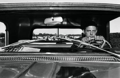 Lee Friedlander en un autorretrato realizado en Haverstraw, Nueva York, en 1966.