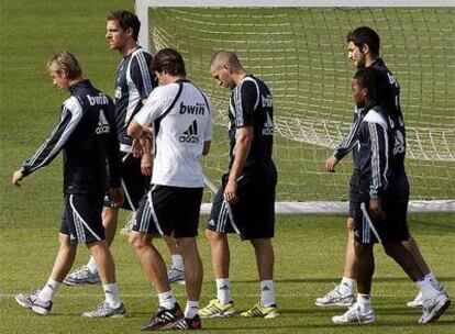 Guti, Metzelder, Benzem, Albiol y Drenthe, cabizbajos en el entrenamiento de hoy.