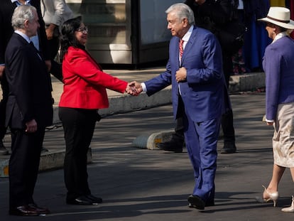 López Obrador saluda a la ministra presidenta de la Suprema Corte, Norma Piña