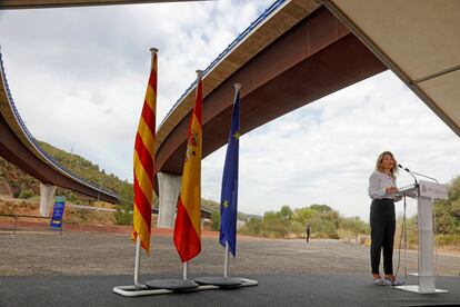 La ministra Raquel Sánchez en la apertura del enlace entre la autovía A-2 y la autopista AP-7 en Castellbisbal (Barcelona).