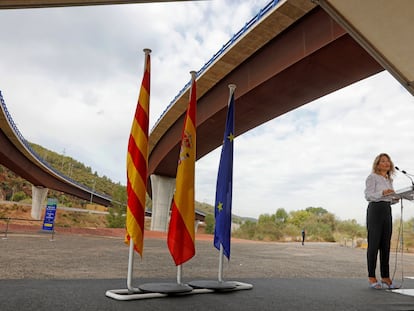 La ministra Raquel Sánchez en la apertura del enlace entre la autovía A-2 y la autopista AP-7 en Castellbisbal (Barcelona).