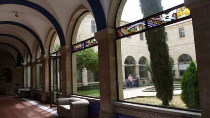 El hotel Convento Miranda, en Miranda de Ebro (Burgos), ocupa un edificio histórico que ha sido cenobio franciscano, hospedería de peregrinos, hospital de guerra y colegio.