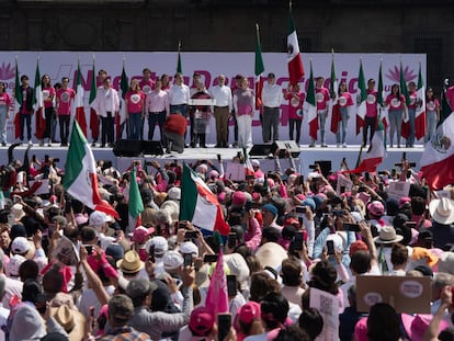 Lorenzo Córdova, Mariclaire Acosta, José Ramón Cossío Díaz y José Woldenberg, durante la Marcha de la Democracia el 18 de febrero 2024 en Ciudad de México.